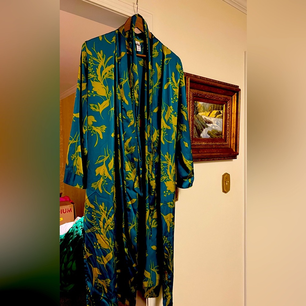 Target Stars Above satin robe
